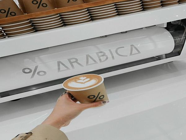 Foto Begini Kehebohan Tamara Dai Saat menikmati Menu Kopi Dark Latte dan Spanish Latte dari % Arabica